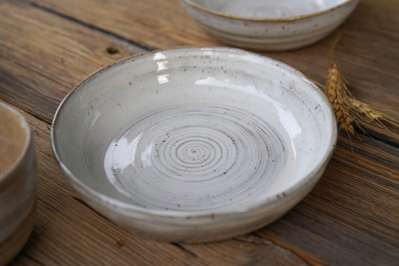handgetöpferte sehr edle Keramik Pasta Bowl  - creme weiß melliert